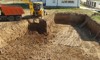 Рытье котлованов под фундамент в Люберцах – цена от 2574 руб. за м3 | ИП Садыков В. Р.